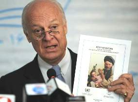 Staffan de Mistura with UN Report