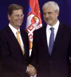 Tadic (R) with Ustache friendly German FM, Guido Westerwelle